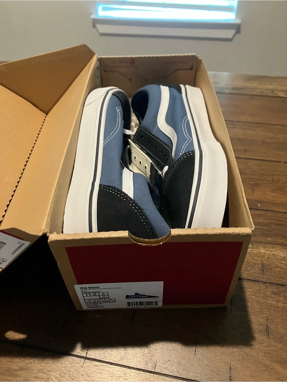 Vans Men’s Old Skool Low Top Sneaker